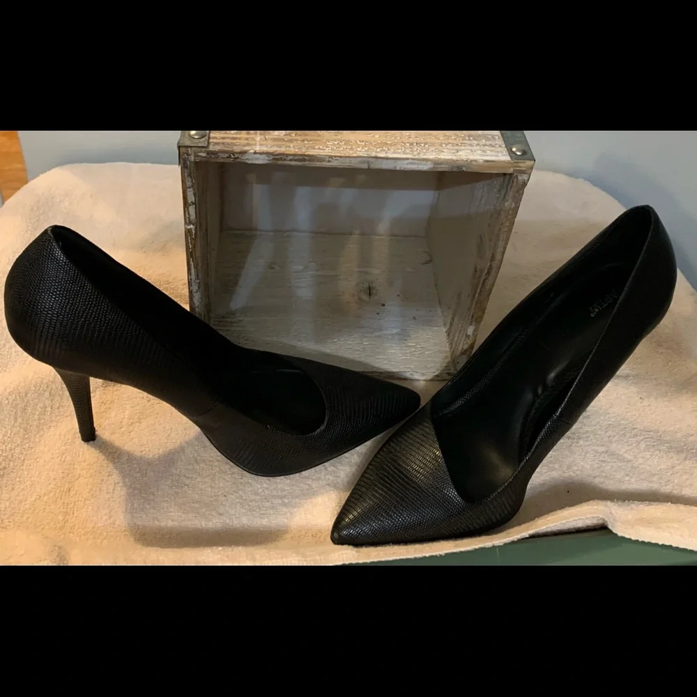Apt. 9 Black Textured Pointed-Toe Pumps